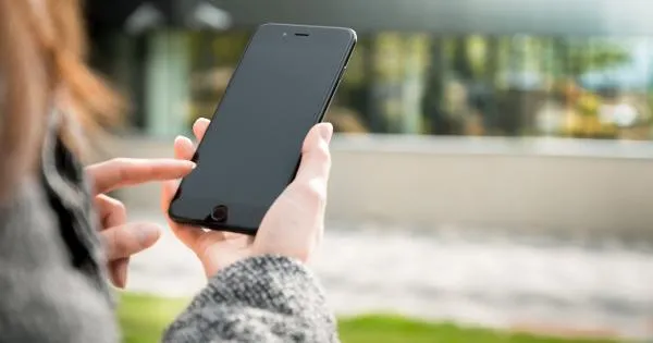 Headteacher 'grateful' for Thames Valley Police funding to go smartphone-free