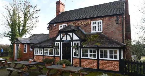 Top chef opens up trials of trade after award winning pub The Crown closes