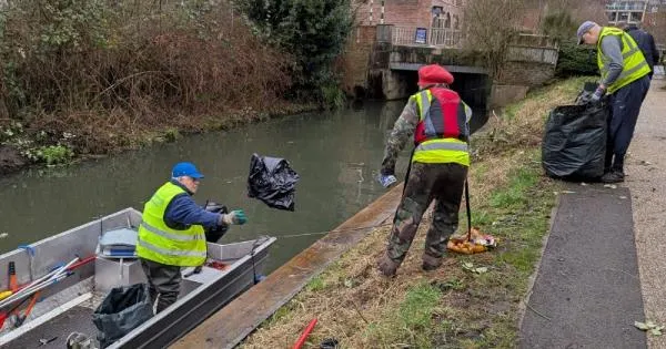 Friends of Maidenhead Waterways hold first Volunteer Day
